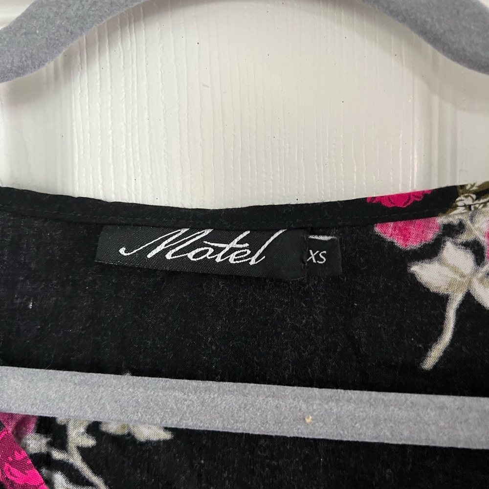 Motel Rocks Floral Top - Picture 3 of 3